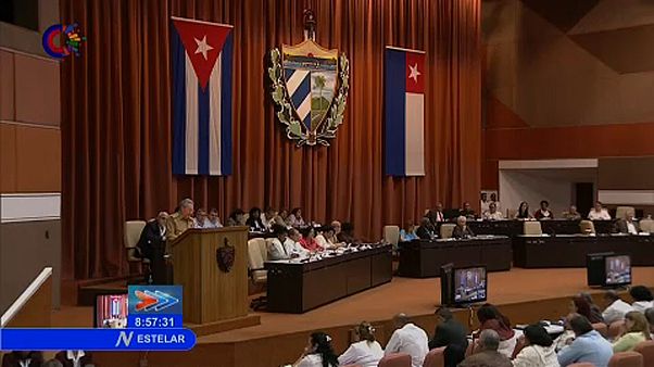Később távozik Raúl Castro Később távozik Raúl Castro