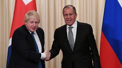 Johnson Rusya'ya resmi ziyarette bulundu