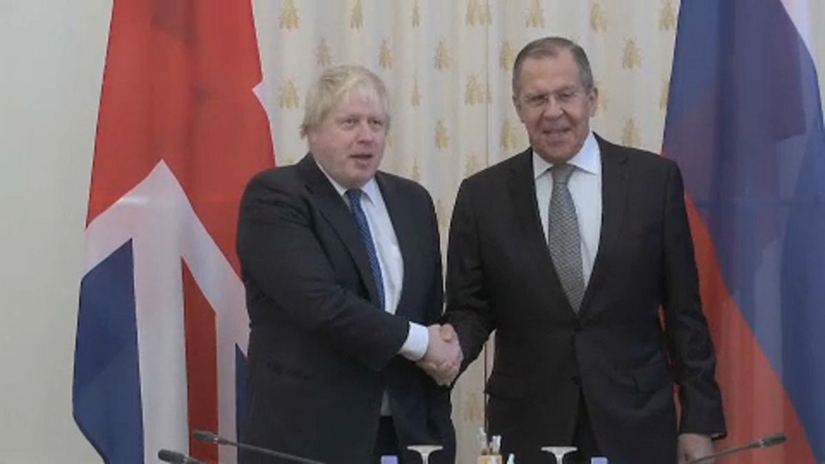 Boris Johnson visita Moscovo e deixa avisos