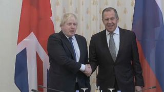 Boris Johnson visita Moscovo e deixa avisos