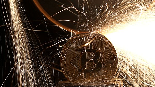 «Βουτιά» στα $12.000 έκανε το bitcoin «Βουτιά» στα $12.000 έκανε το bitcoin