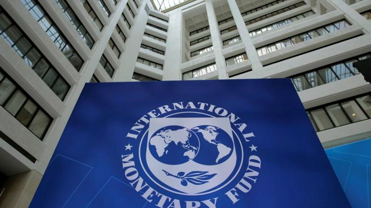 شعار صندوق النقد الدولي بمقره في واشنطن
