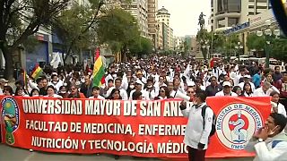 Bolivian health professionals continue to protest against new criminal code