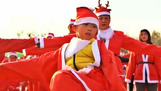 مسابقه دو میان بابانوئل‌ها در پکن