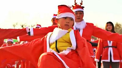 مسابقه دو میان بابانوئل‌ها در پکن 