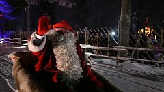 Il rito del Natale nel mondo, tra tuffi, renne e panettoni