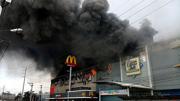 Les Philippines endeuillées après une tempête et un incendie Les Philippines endeuillées après une tempête et un incendie