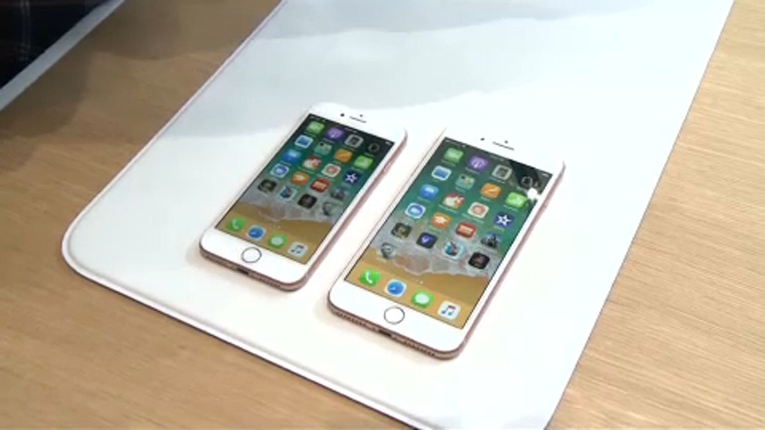Per indul az Apple által lassított iPhone-ok miatt