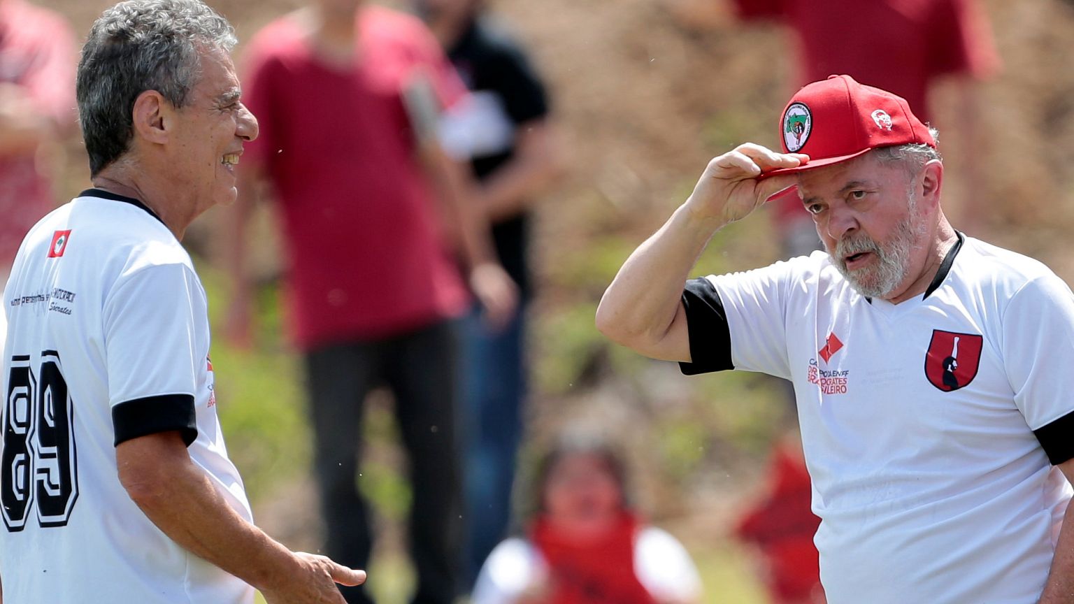 Lula da Silva e Chico Buarque juntos em jogo de futebol