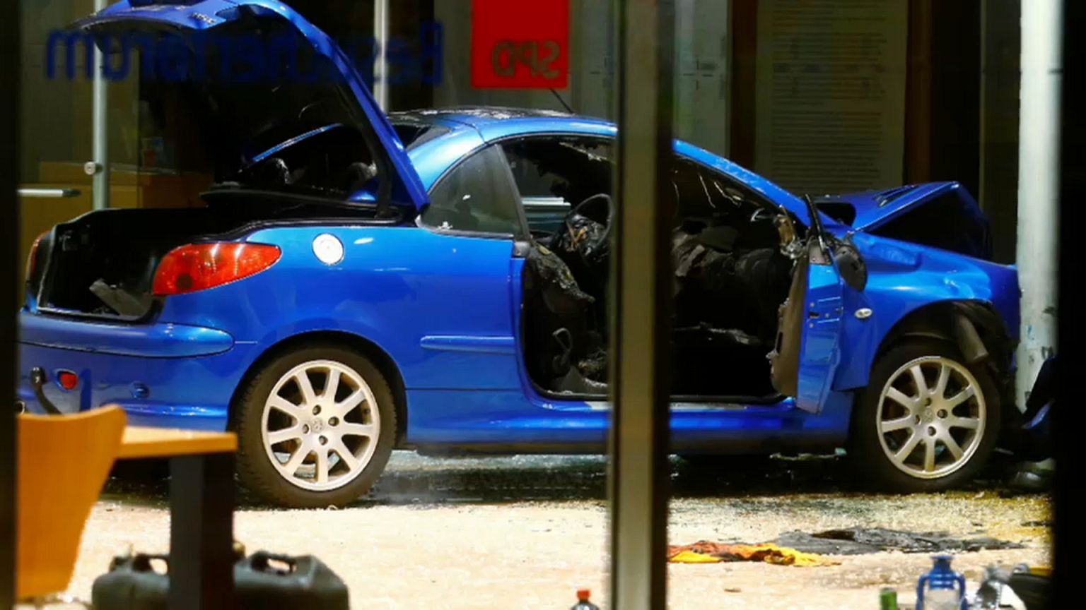 Berlino: auto si schianta contro sede Spd