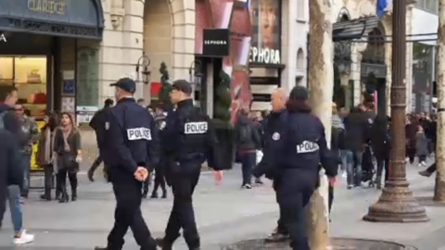Biztonsági készültség a francia utcákon