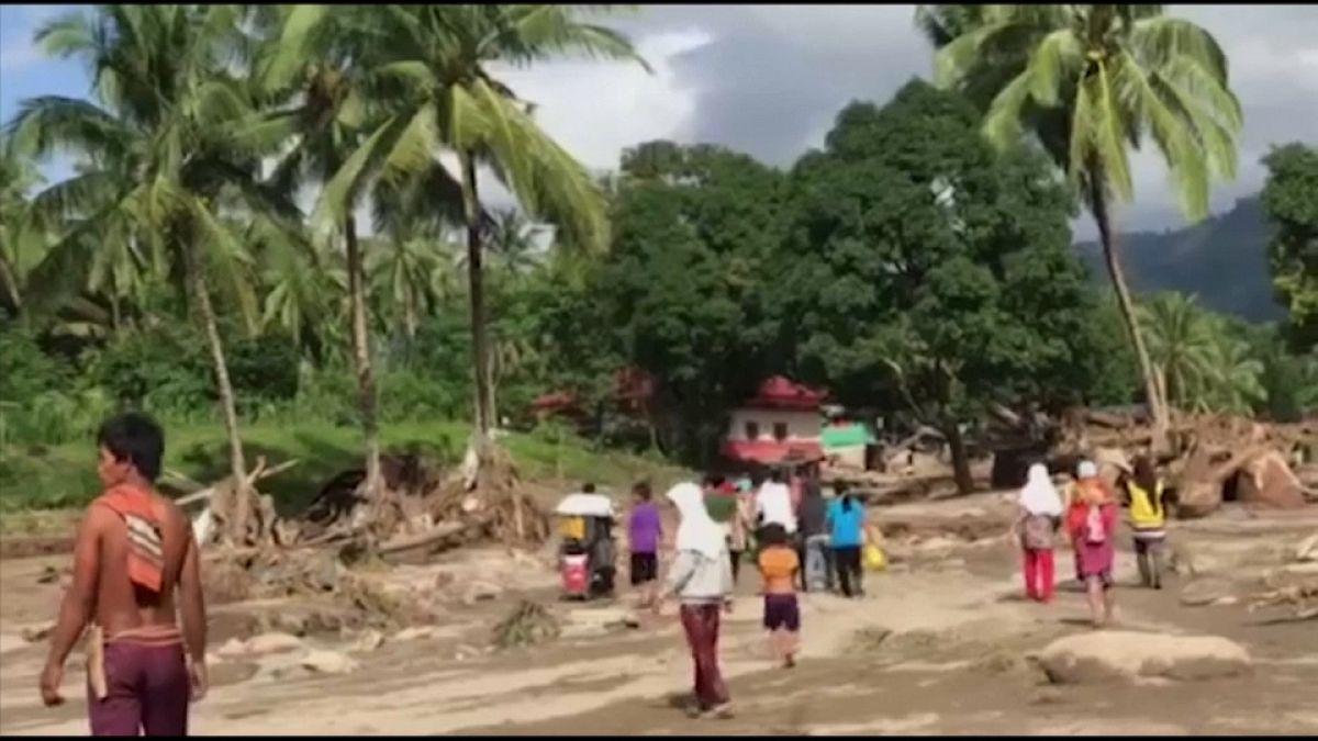 Terrible tifón deja Filipinas y se dirige hacia Vietnam
