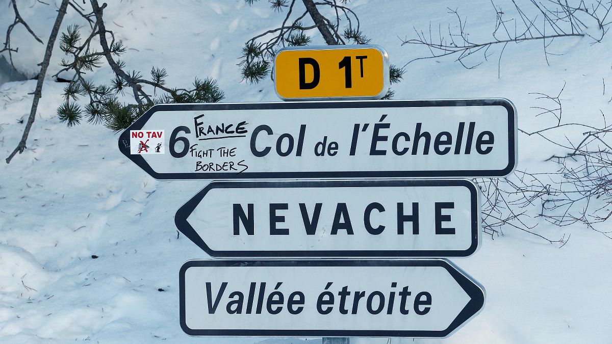 Fransız Alplerinde 150 kayakçı telekabinlerde mahsur kaldı