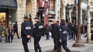 Fransa'da yılbaşı öncesi güvenlik önlemleri artırıldı