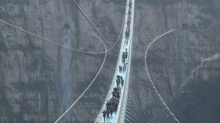 Chinese glass bridge attracts crowds at opening