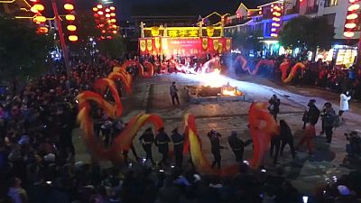 La danza del dragón da la entrada al Año Nuevo chino
