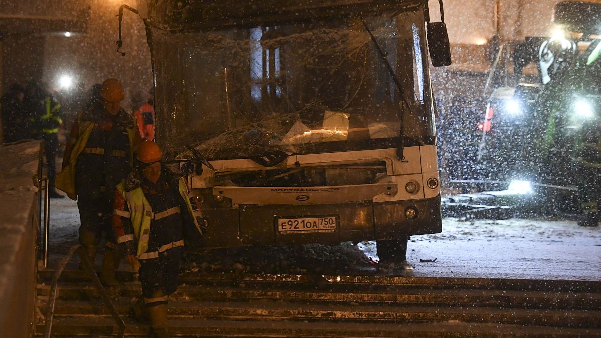 Moskova'da bir otobüs yaya alt geçidine daldı: En az 5 ölü