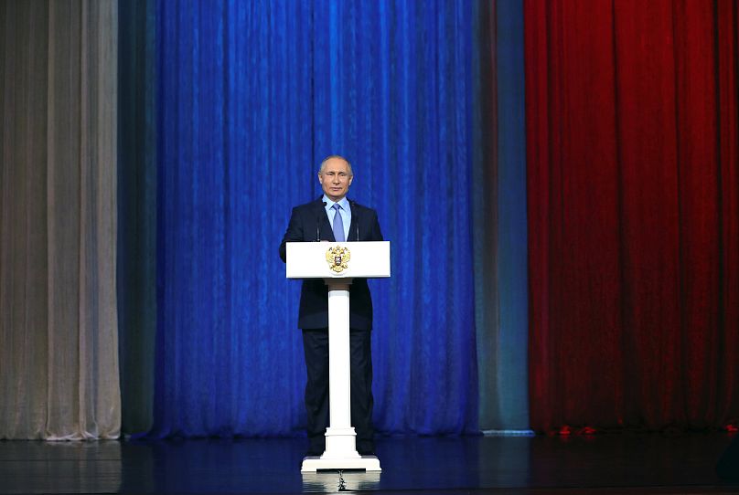 Vladimir Putin parla ai servizi segreti a Mosca
