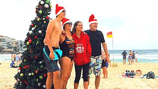 Avustralya'da Noel Bayramı plajda kutlandı