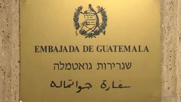 الفلسطينيون يردون على غواتيمالا: "لقد اخترتم الجانب الخاطئ من التاريخ" الفلسطينيون يردون على غواتيمالا: "لقد اخترتم الجانب الخاطئ من التاريخ"