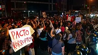 Miles de peruanos protestan por el indulto a Fujimori