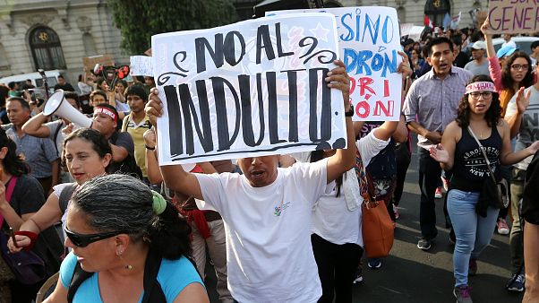 Perù: l'indulto non piace, proteste contro Kuczynski e Fujimori Perù: l'indulto non piace, proteste contro Kuczynski e Fujimori