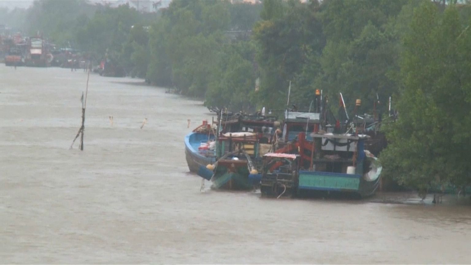 Behörden in Vietnam: Tropensturm "Tembin" ist schwächer geworden