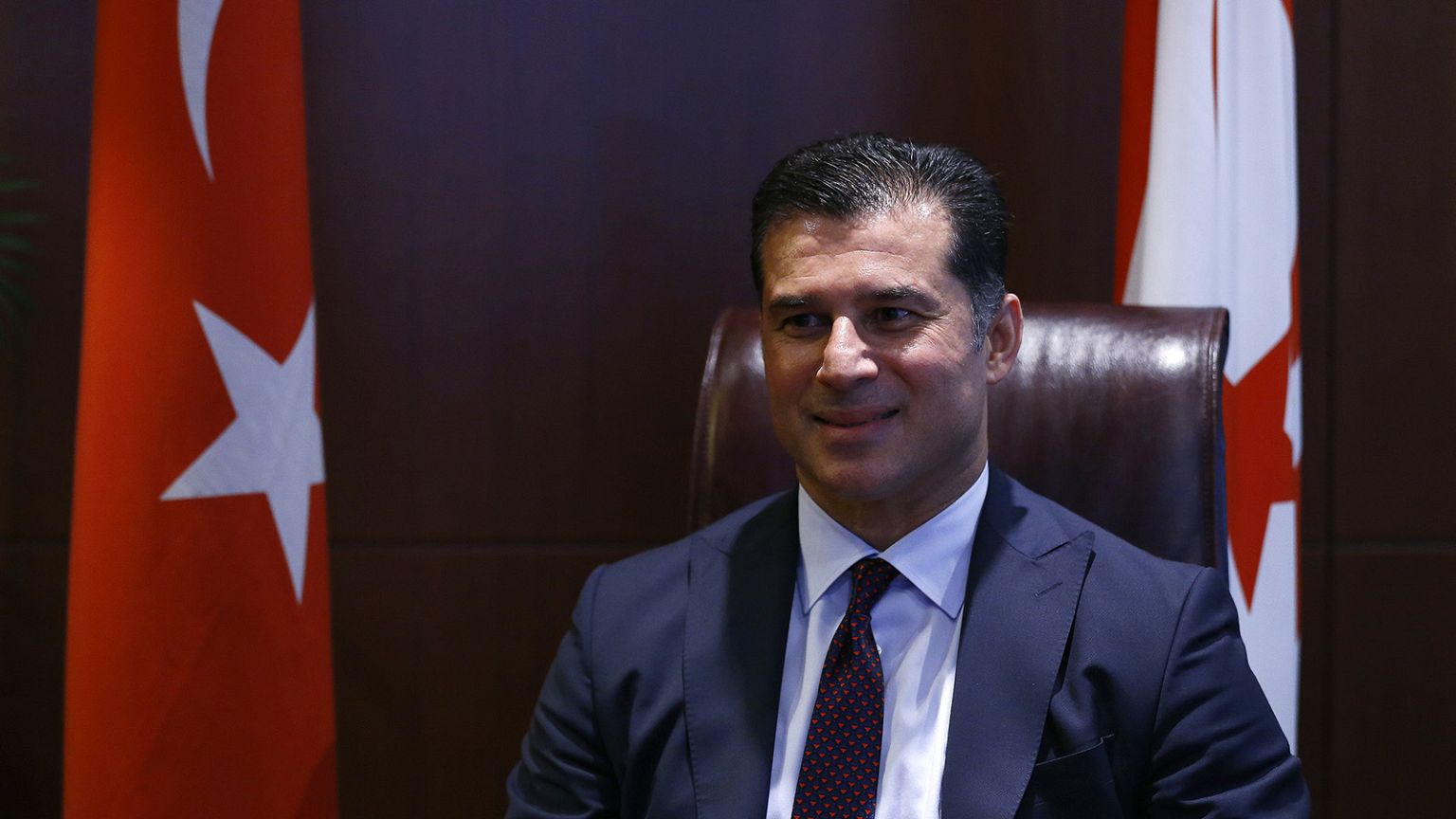 Ακριβό «ψευδο-διαζύγιο» για τον... ψευδο-πρωθυπουργό των κατεχομένων