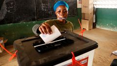 Liberianos escolhem o próximo presidente