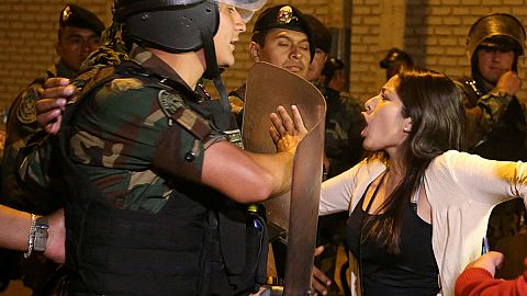 Peru'nun eski liderine getirilen af protesto edildi