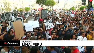 Segundo día de enfrentamientos entre manifestantes y policía en Perú