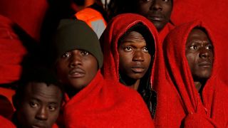İtalya açıklarında 255 mülteci kurtarıldı