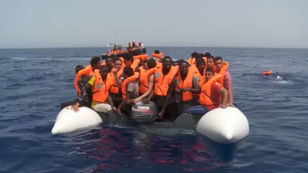 Archivbild von Flüchtlingen im Mittelmeer Archivbild von Flüchtlingen im Mittelmeer