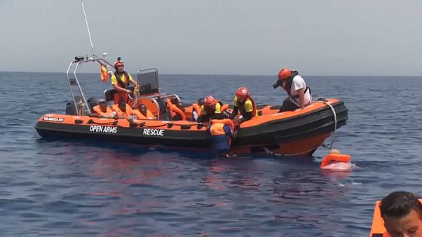 إنقاذ 255 شخصا في البحر الأبيض المتوسط إنقاذ 255 شخصا في البحر الأبيض المتوسط