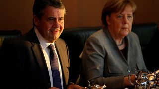 Sigmar Gabriel és Angela Merkel a német kabinet ülésén