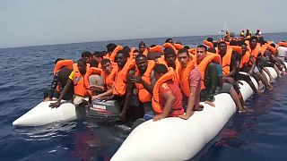 Migranti: salvati oltre 370 in 24 ore