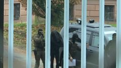21.12.2017: Der verhaftete Dasbar W. wird zum Bundesgerichtshof gebracht.