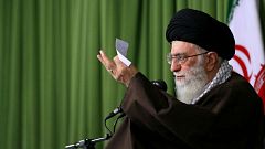 خامنه‌ای: کسانی که امکانات کشور دستشان بوده دیگر حق ندارند علیه کشور حرف بزنند 