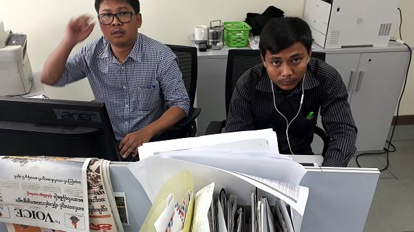 Myanmar'daki iki gazetecinin gözaltı süresi iki hafta daha uzatıldı Myanmar'daki iki gazetecinin gözaltı süresi iki hafta daha uzatıldı