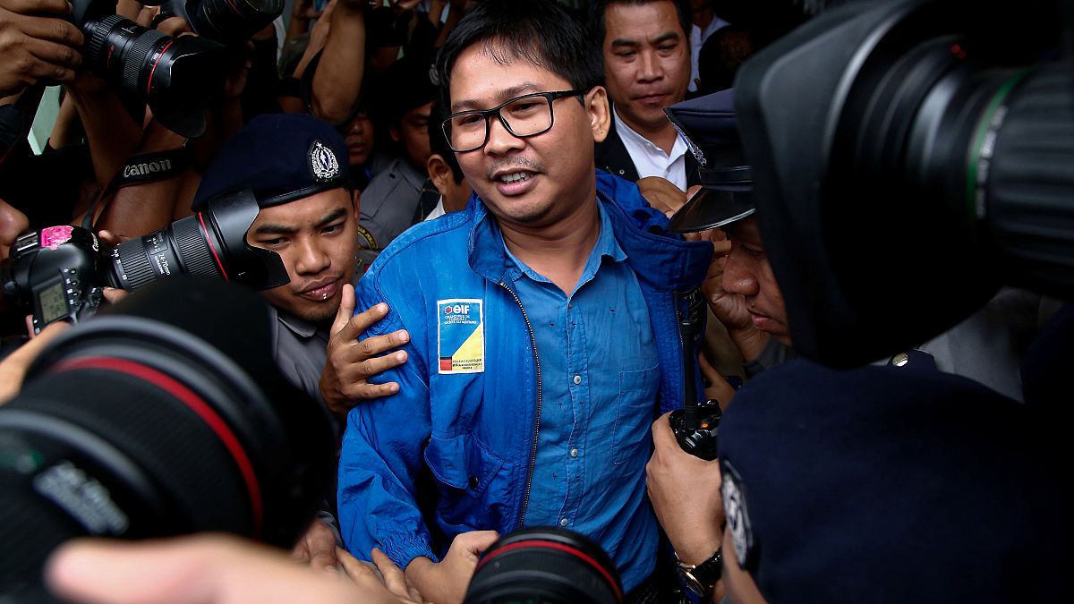 Deux journalistes birmans maintenus en détention