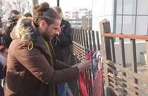 300 corbatas denuncian la subida salarial del primer ministro de Kosovo