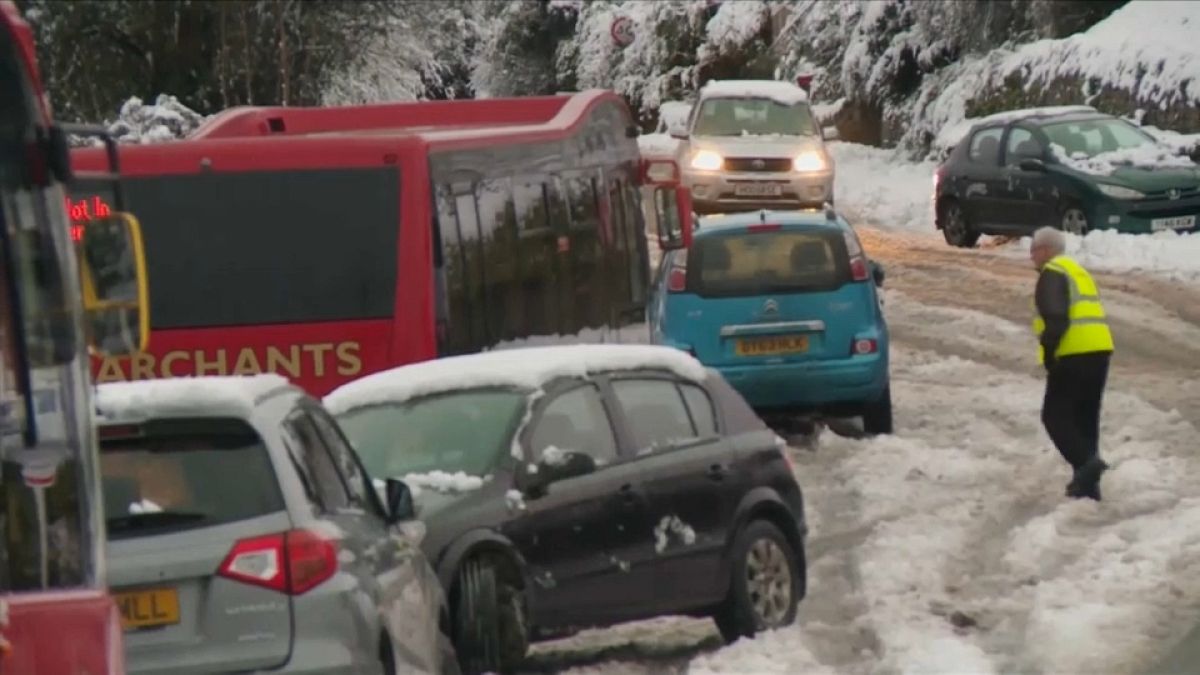 More disruption as heavy snow hits large parts of the UK