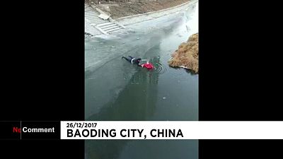 Resgate num rio gelado