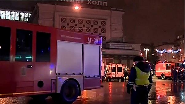 В Петербурге взорвали магазин "Перекресток" В Петербурге взорвали магазин "Перекресток"