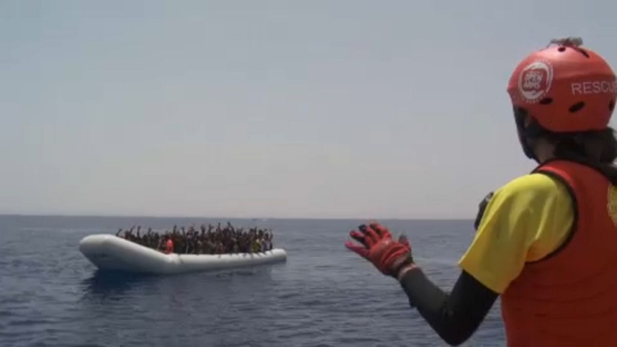 Erneut wurden mehr als 400 Flüchtlinge aus dem Mittelmeer geborgen. 