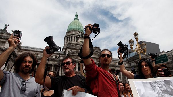 "No disparen a la prensa" piden los reporteros en Argentina "No disparen a la prensa" piden los reporteros en Argentina