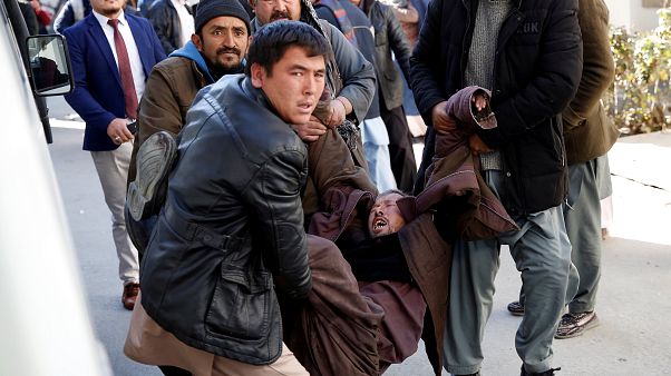 Afghanistan: kamikaze Isis contro agenzia di stampa, 40 morti Afghanistan: kamikaze Isis contro agenzia di stampa, 40 morti
