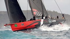 Comanche remporte la Sydney-Hobart sur tapis vert