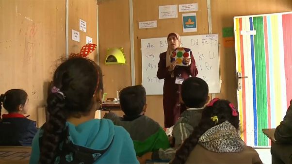 Giordania: bimbi siriani a scuola nel campo di Zaatari Giordania: bimbi siriani a scuola nel campo di Zaatari