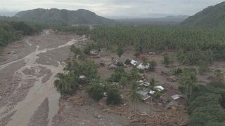 Philippines picks up pieces after deadly storm 